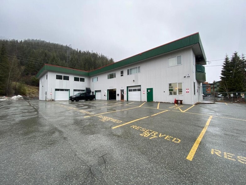 1400 Alpha Lake Rd, Whistler, BC à vendre - Photo du bâtiment - Image 3 de 4