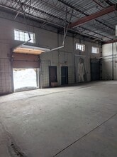 5754-5800 Av Royalmount, Mont-Royal, QC à louer Photo intérieure- Image 2 de 2