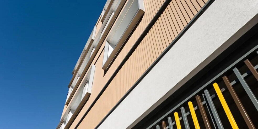 10 Place Bougainville, Marseille à vendre - Photo du bâtiment - Image 3 de 11