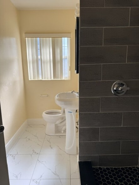 905 Pine Hills Rd, Orlando, FL for lease - Building Photo - Image 2 of 6