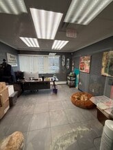 155 Schmitt Blvd, Farmingdale, NY à louer Photo intérieure- Image 1 de 19