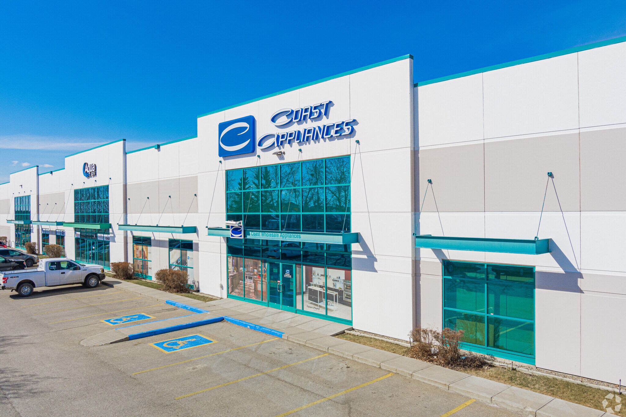 2151 32nd St NE, Calgary, AB à louer Photo du bâtiment- Image 1 de 7