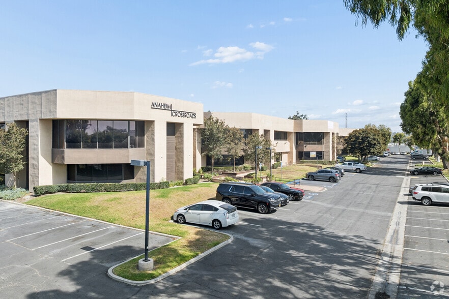 1661 N Raymond Ave, Anaheim, CA for lease - Building Photo - Image 1 of 33