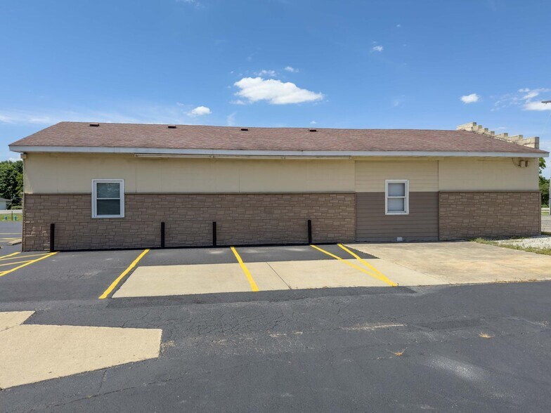 1000 Scioto St, Urbana, OH à vendre - Photo du bâtiment - Image 2 de 12