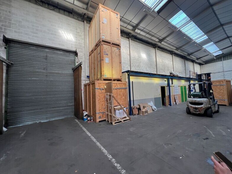 Flex in Bordeaux for sale - Interior Photo - Image 2 of 7