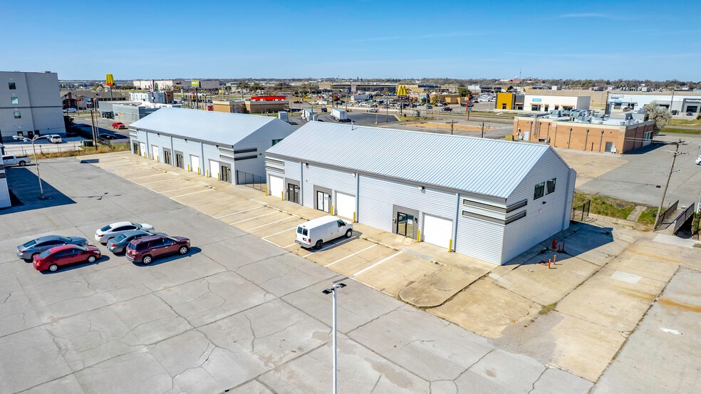 4403-4411 SW 3rd St, Oklahoma City, OK à vendre - Photo du bâtiment - Image 3 de 26