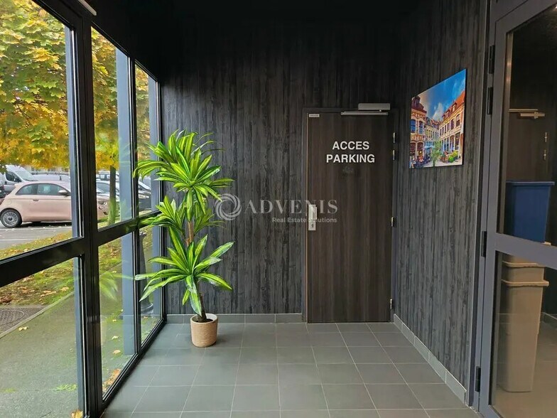 Office in VILLENEUVE-D'ASCQ for sale - Lobby - Image 2 of 12
