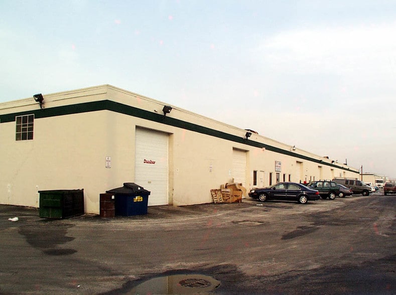 950-970 S Broadway, Hicksville, NY for lease - Building Photo - Image 2 of 26