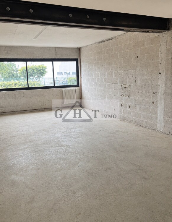 Industrial in Buc for lease Interior Photo- Image 1 of 2