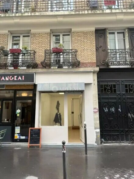 Immeuble residentiel dans Paris à vendre - Photo du bâtiment - Image 3 de 3