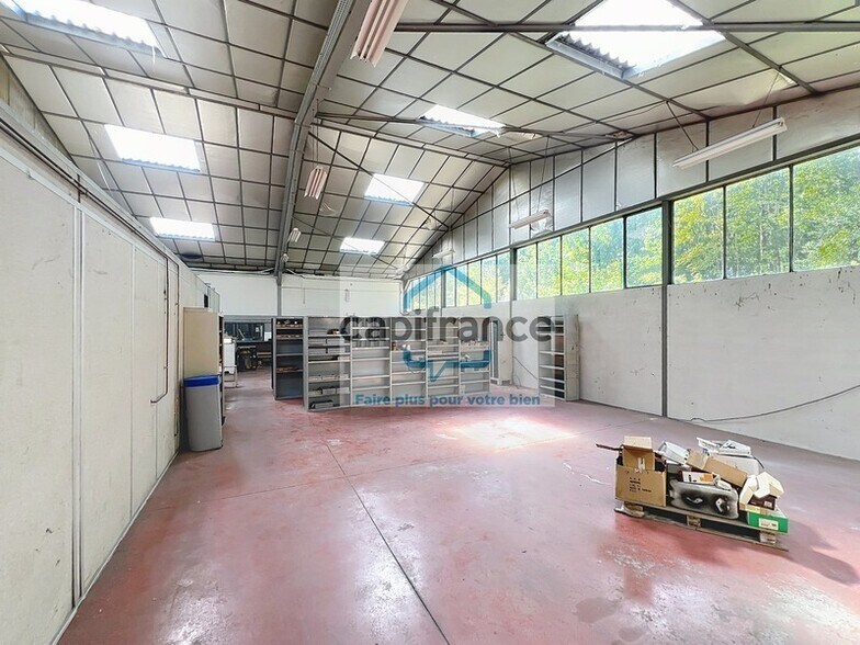Retail in Montmélian for lease - Interior Photo - Image 3 of 3