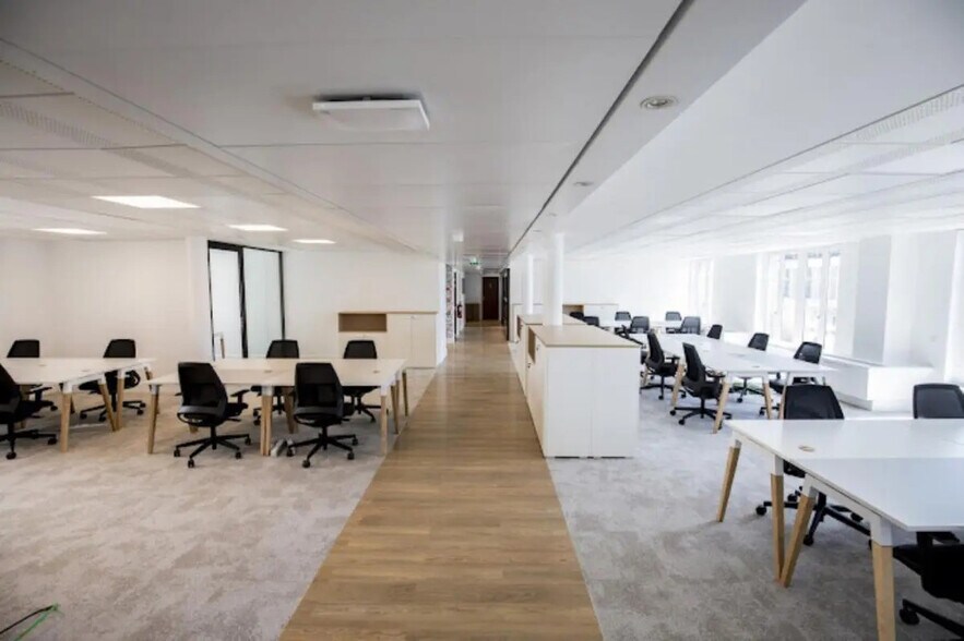 16-18 Rue De Londres, Paris for lease - Building Photo - Image 1 of 7