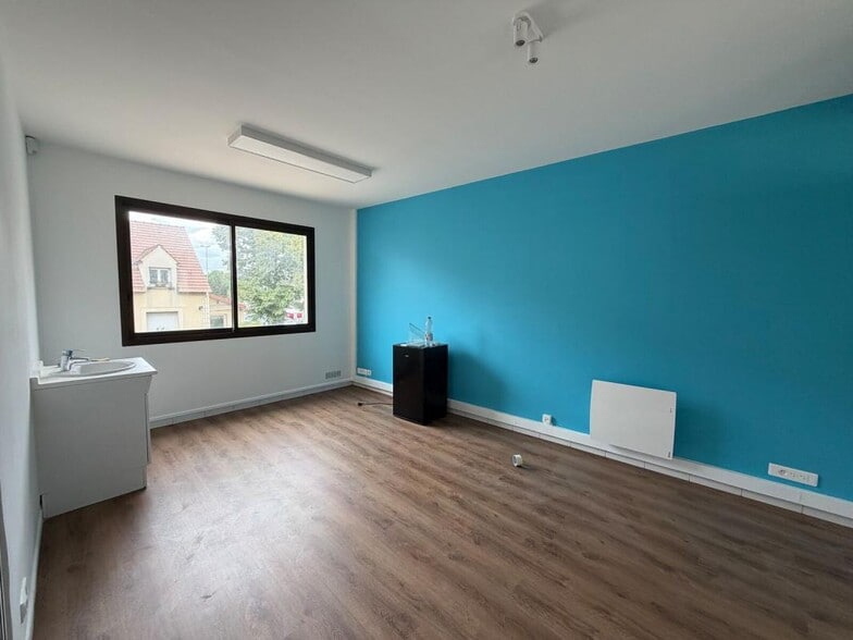 Office in Conflans-Sainte-Honorine for lease - Interior Photo - Image 2 of 6
