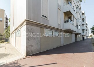 Plus de détails pour Multi-résidentiel à vendre