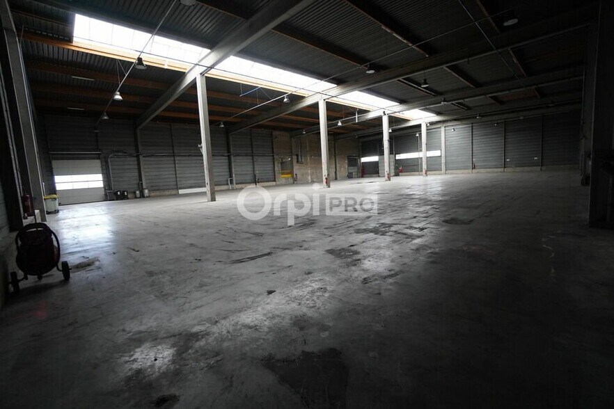 Industrial in Dijon for lease - Building Photo - Image 2 of 9