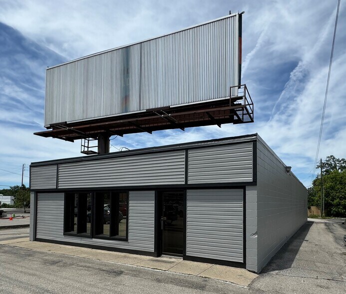 8208 Allisonville Rd, Indianapolis, IN à vendre - Photo du bâtiment - Image 3 de 10