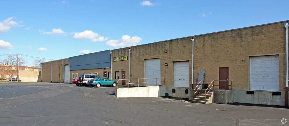 20-38 Aero Rd, Bohemia, NY à louer - Photo du bâtiment - Image 2 de 5