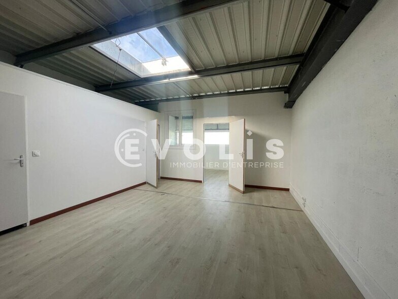 Flex in Bordeaux for lease - Interior Photo - Image 2 of 7