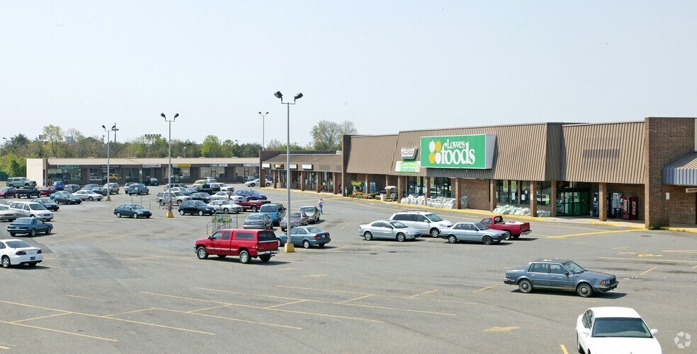 614 L-614 T S Main St, King, NC à louer - Photo du bâtiment - Image 2 de 13