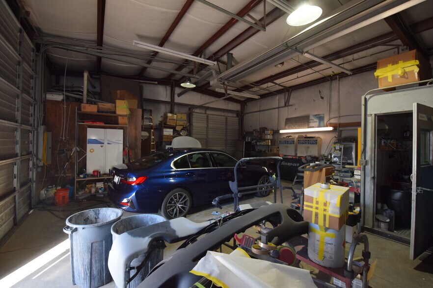 10310 Rozzelles Ferry Rd, Charlotte, NC à vendre - Photo du bâtiment - Image 2 de 18