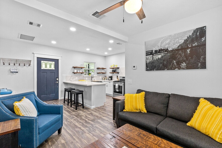 404 W 3rd St, League City, TX à vendre - Photo du bâtiment - Image 3 de 55