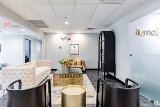 3030-3140 Finley Rd, Downers Grove, IL à louer Photo intérieure- Image 2 de 3