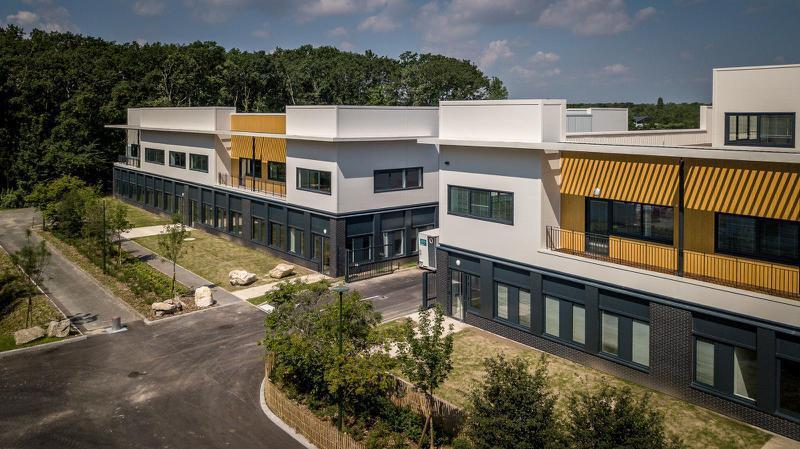 Flex in Neuville-sur-Oise for lease Primary Photo- Image 1 of 3