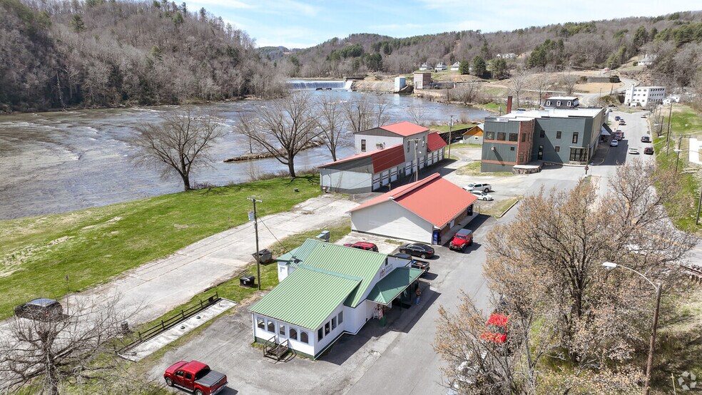 W Main St portefeuille de 2 propriétés à vendre sur LoopNet.ca - Photo du bâtiment - Image 3 de 22