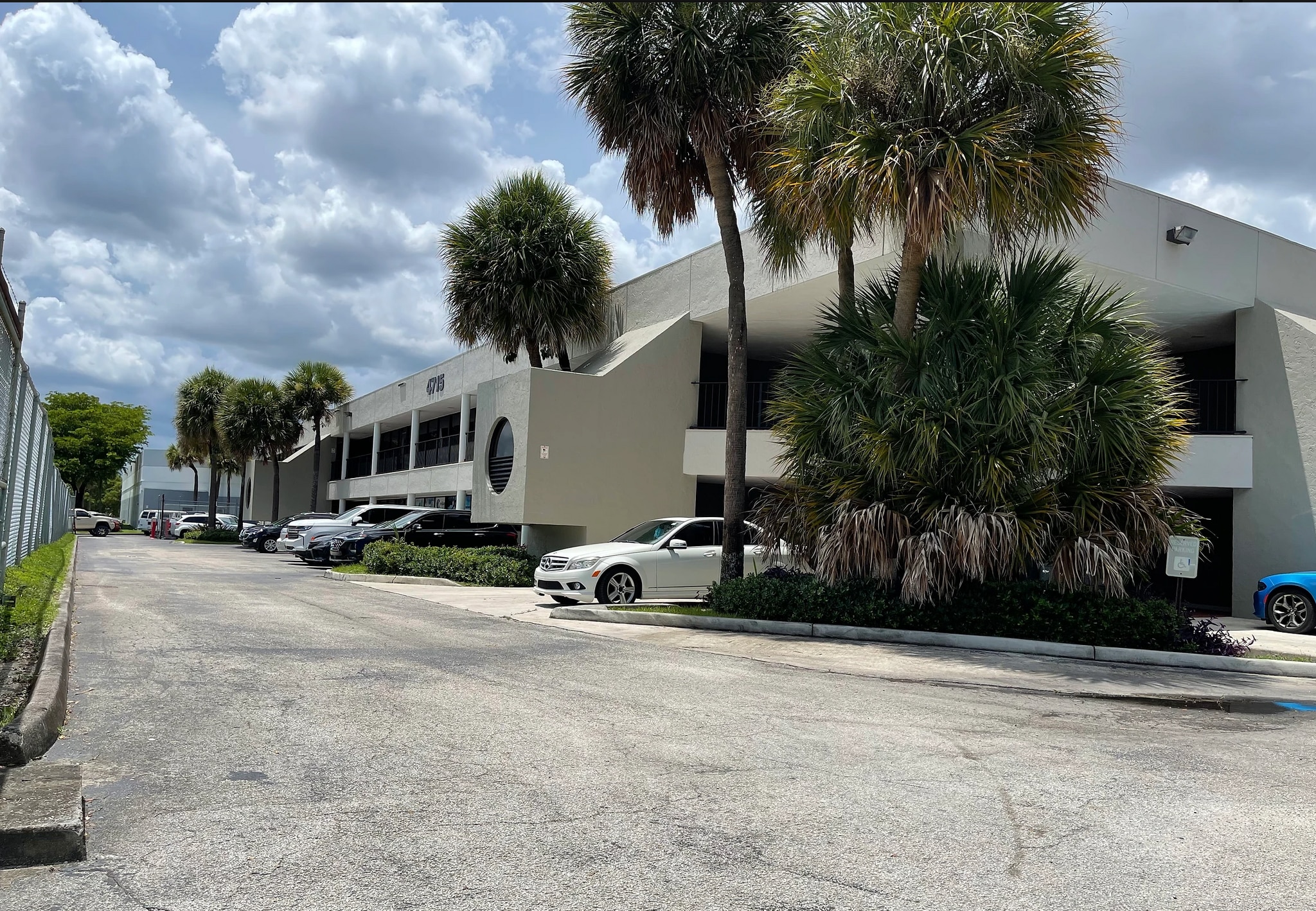 4715 NW 157th St, Hialeah, FL for lease Primary Photo- Image 1 of 9