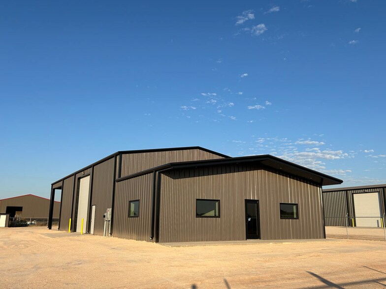 5202 E East County Rd, Midland, TX à louer - Photo du bâtiment - Image 1 de 24
