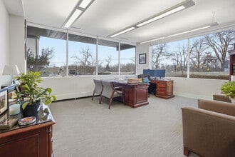 550 W Merrill St, Birmingham, MI à louer Photo intérieure- Image 2 de 9