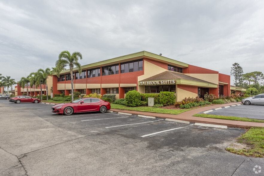 12995 S Cleveland Ave, Fort Myers, FL à vendre - Photo du bâtiment - Image 2 de 12