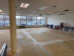 11707 E Sprague Ave, Spokane Valley, WA for sale Interior Photo- Image 2 of 9