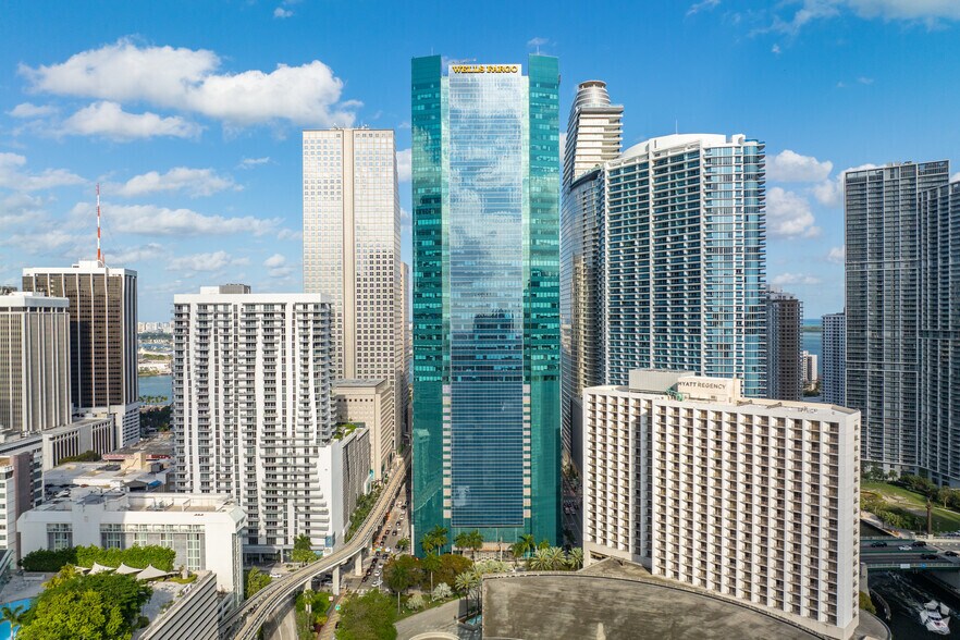 333 SE 2nd Ave, Miami, FL à louer - Photo du bâtiment - Image 2 de 31