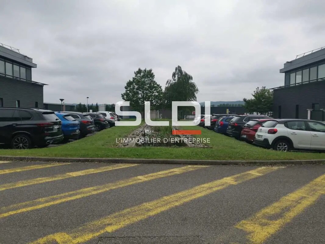 Bureau dans Vaulx-Milieu à louer Photo du bâtiment- Image 1 de 9