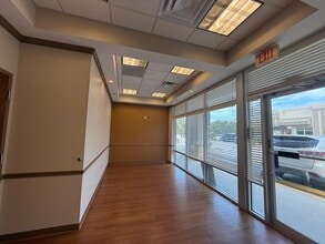 4930-4962 Ridgemoor Blvd, Palm Harbor, FL for lease Interior Photo- Image 2 of 10
