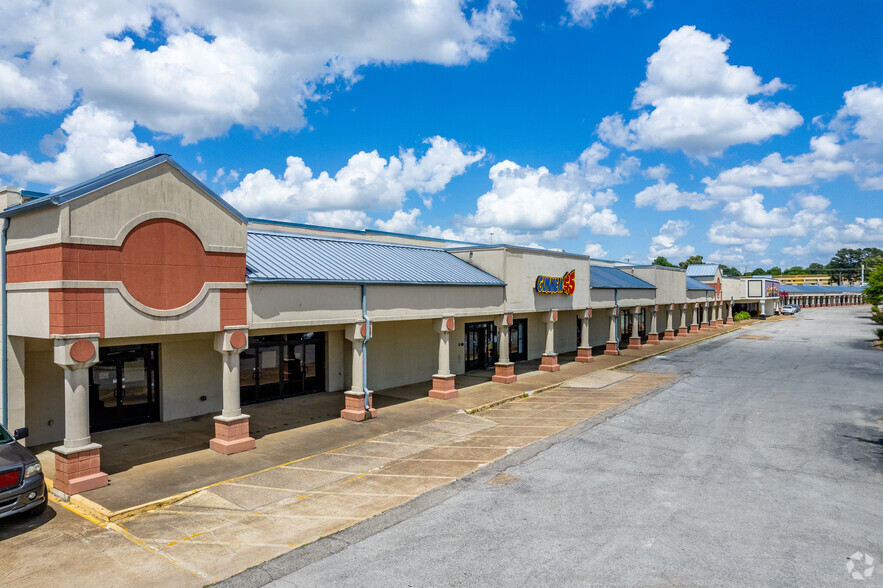 53-77 Carriage House Dr, Jackson, TN à vendre - Photo principale - Image 1 de 1