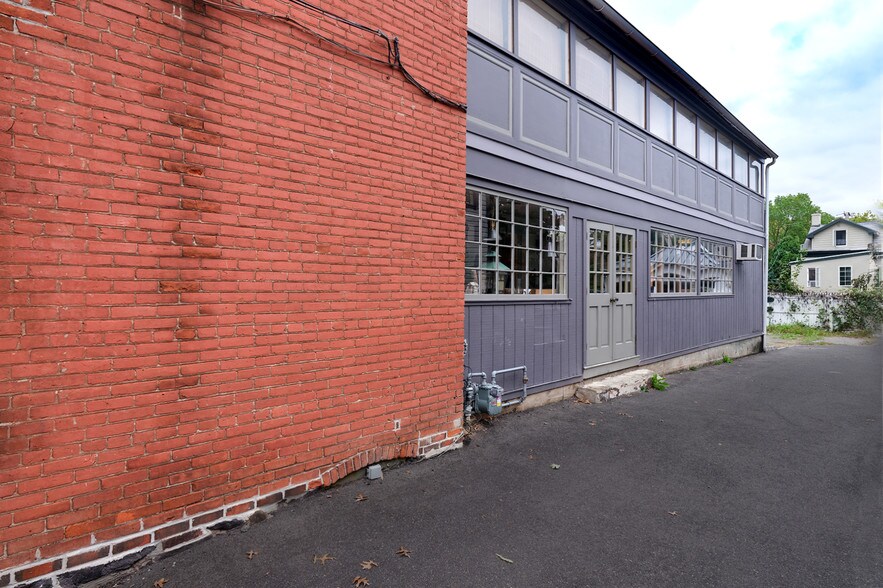 67 Bridge St, Lambertville, NJ à vendre - Photo du bâtiment - Image 3 de 38