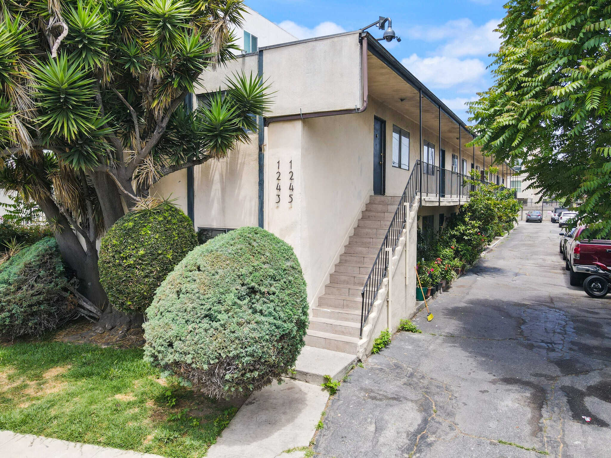 1245 W 39th Pl, Los Angeles, CA for sale Primary Photo- Image 1 of 1