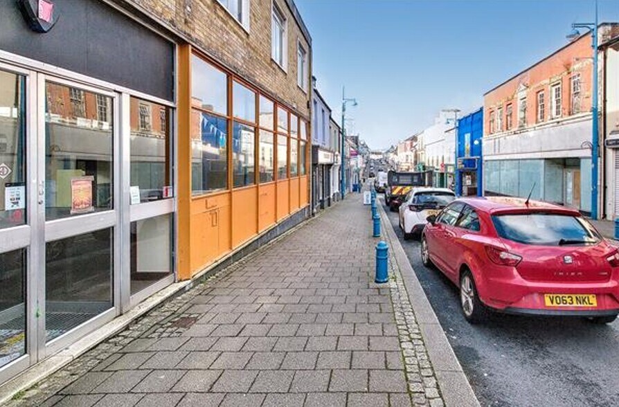 20 Dimond St, Pembroke Dock à louer - Photo du bâtiment - Image 2 de 2