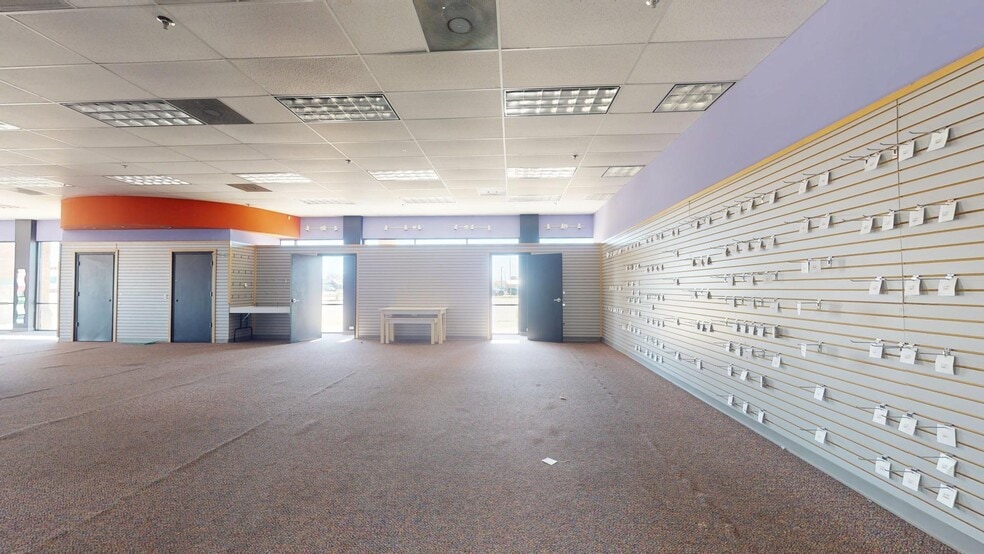 4501 State Line Ave, Texarkana, TX for lease - Interior Photo - Image 3 of 16