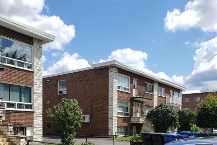 2315 Rue Labelle, Longueuil, QC for sale Primary Photo- Image 1 of 1