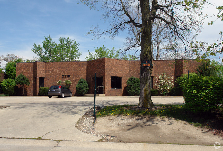 2210 Inwood Dr, Fort Wayne, IN for sale - Primary Photo - Image 1 of 1