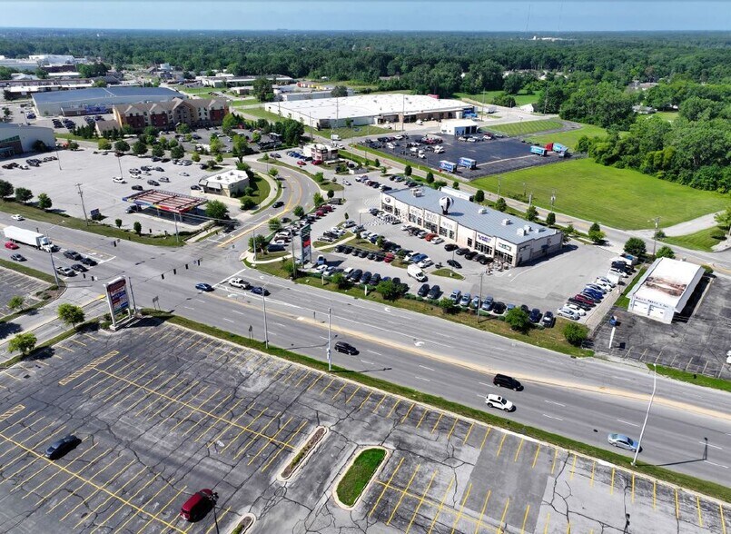 4021-4037 Ice Way, Fort Wayne, IN à louer - Photo du bâtiment - Image 3 de 10