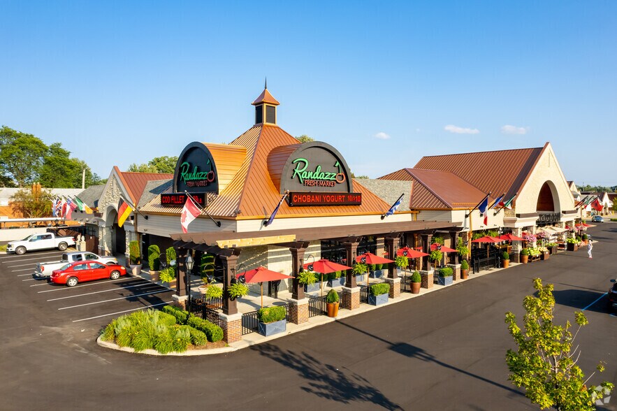 36570-36830 Garfield Rd, Clinton Township, MI à louer - Photo du bâtiment - Image 1 de 21