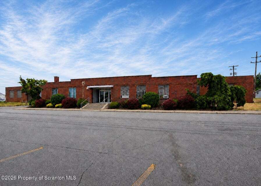 301 1st St, Old Forge, PA à vendre Photo du bâtiment- Image 1 de 36