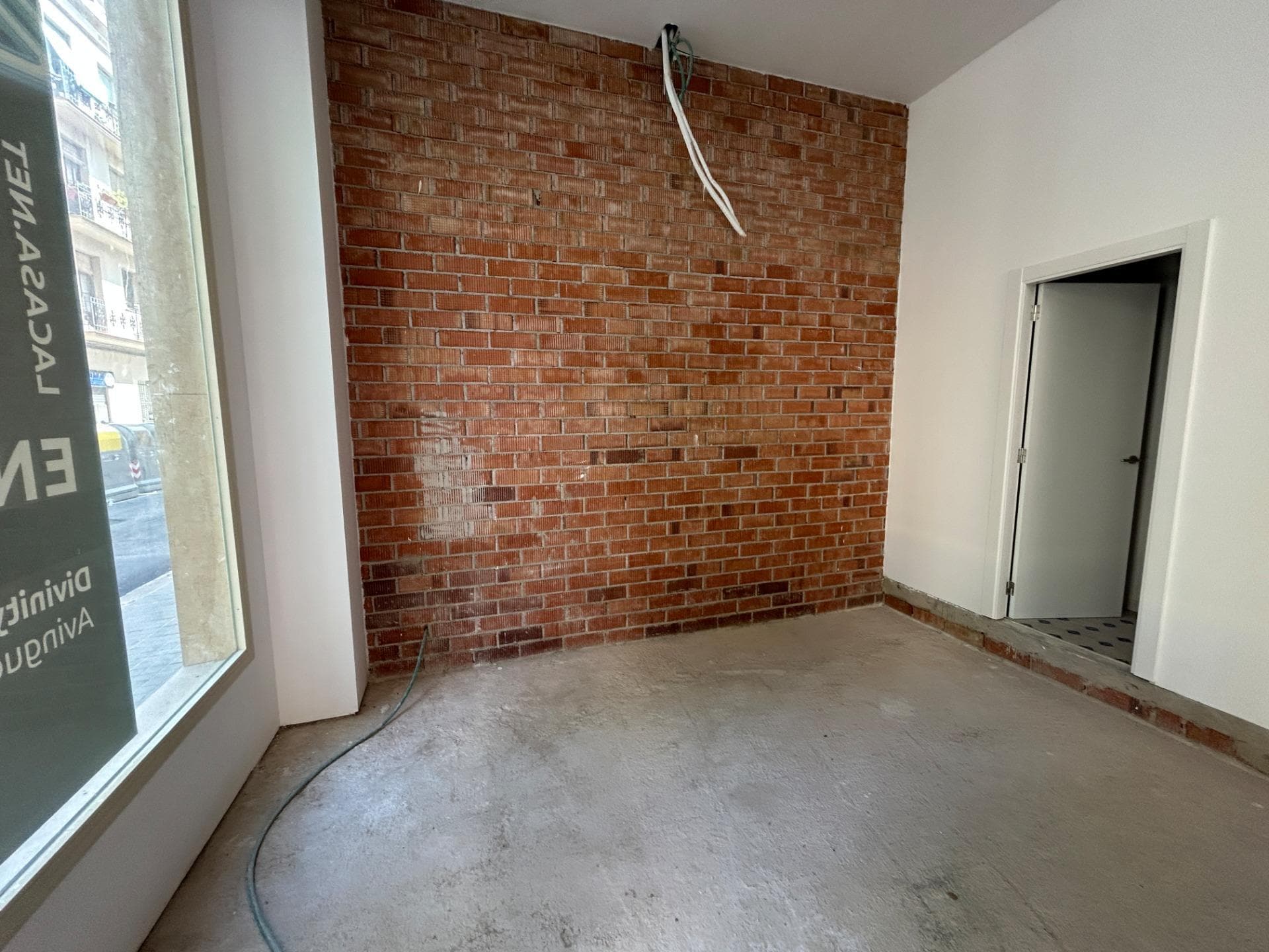 Office/Retail in Barcelona, Barcelona for lease Interior Photo- Image 1 of 6