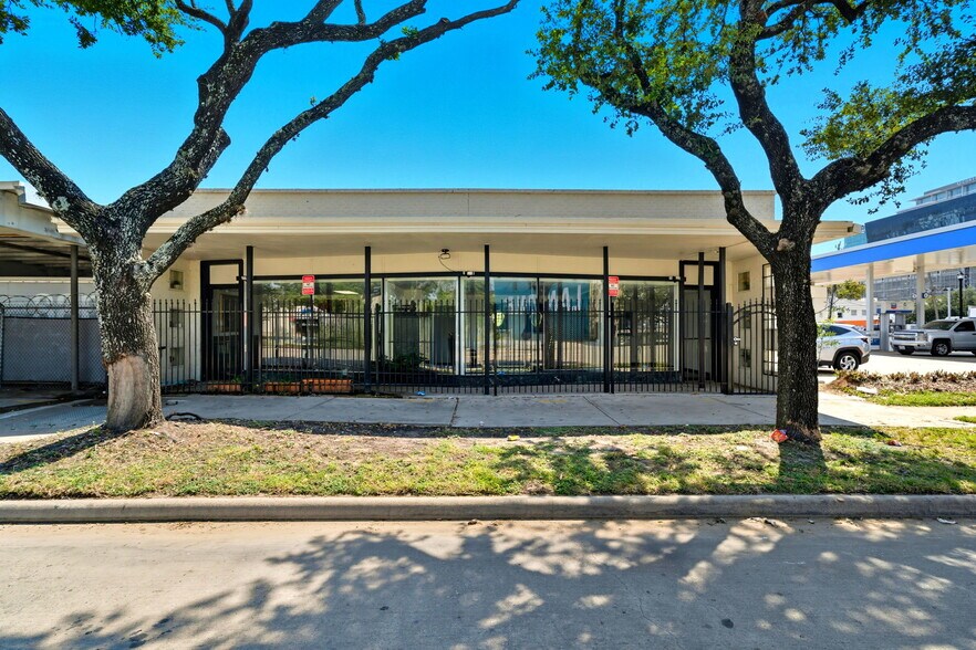 4909 Main St, Houston, TX à louer - Photo du bâtiment - Image 2 de 16