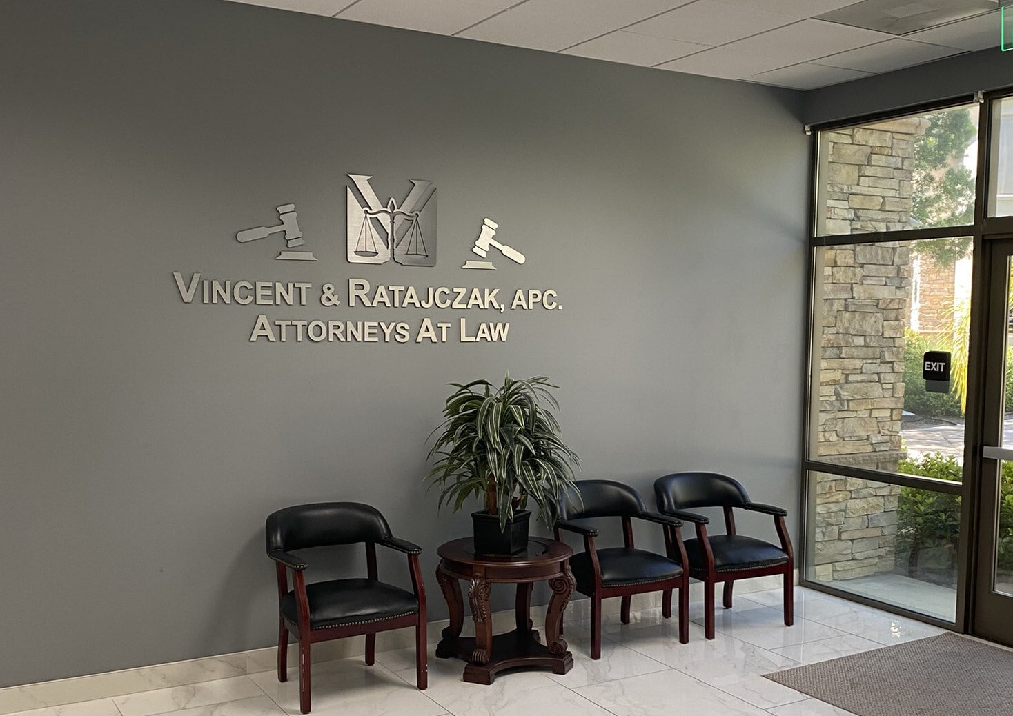 43430-43434 Business Park Dr, Temecula, CA for lease Lobby- Image 1 of 4