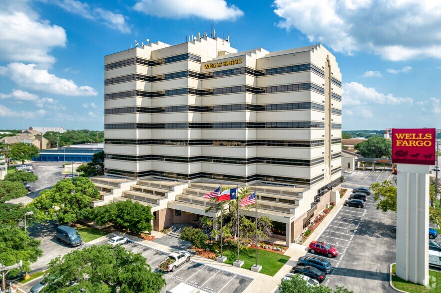 16414 San Pedro Ave, San Antonio, TX à louer - Photo du bâtiment - Image 1 de 4